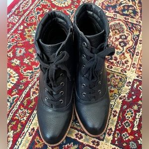 🎁 Naturalizer Lace Up Chunky Heel Bootie